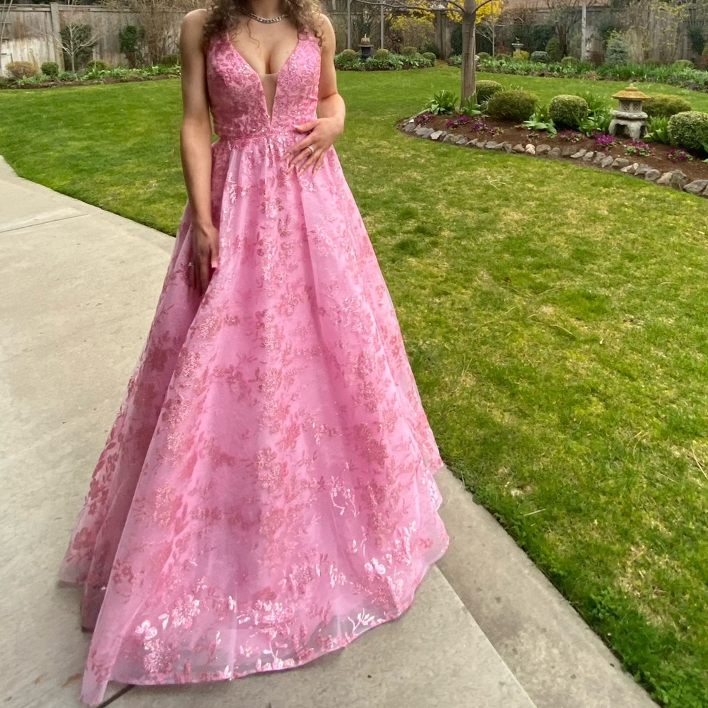 Bubblegum Pink Prom Dress for sale 💕🩷